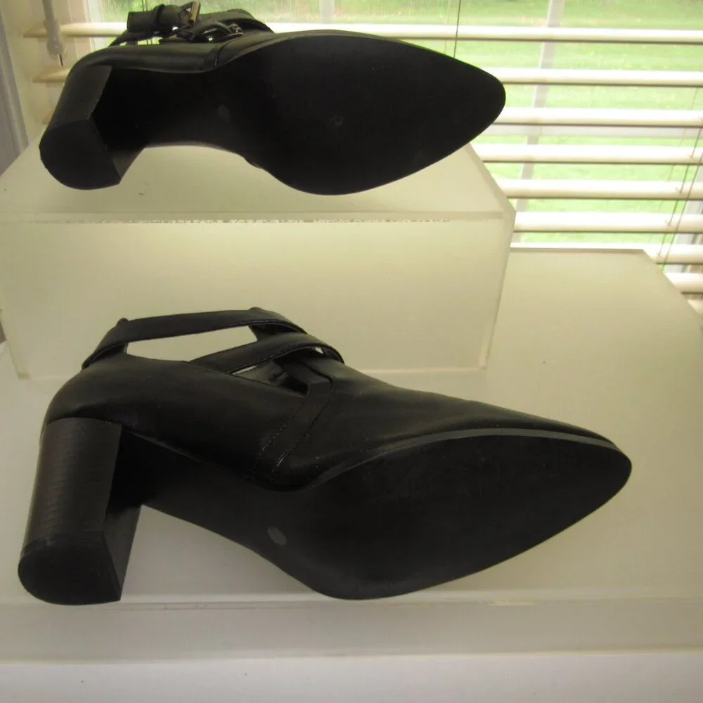 Liz Claiborne Camelia Black Leather Cut-Out Strap Booties — Pointed-Toe Size 10 - Picture 8 of 9